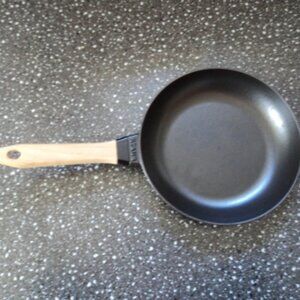 Staub cast iron frying pan~ 9.5"